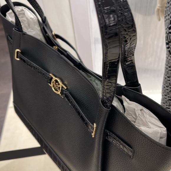 MICHAEL KORS
Reed Lg Lthr Belted Satchel Shoulder Handbag 
Black Crocodile 
NWT - Picture 13 of 16